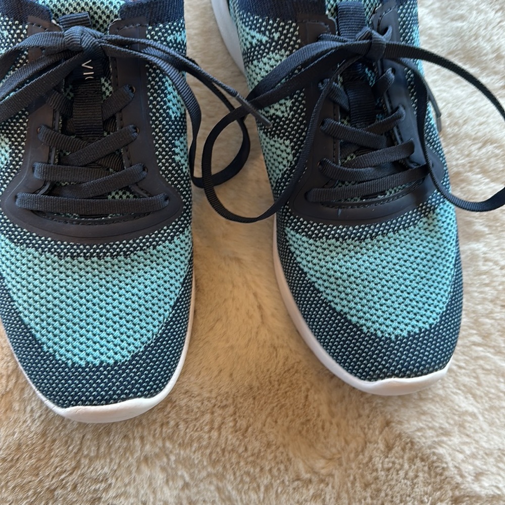 Vionic sneakers - Picture 3 of 5
